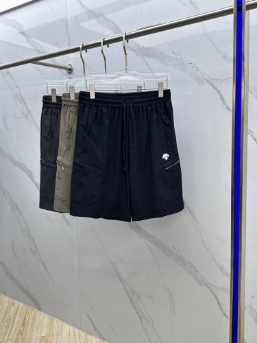 Descente*迪桑特 高端版本.专业性户外机能速干短裤，专为夏季打造！再生纤维面Terratex防晒功能 带弹力，同时还有防水透气速干的效果 人体工学立体结