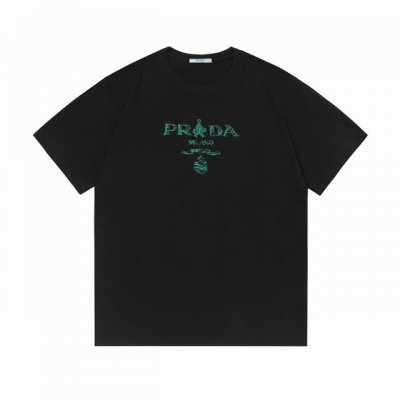 prada 普拉达 2025新款 高密度刺绣简约字母Logo 男女同款 短袖T 定制260克100％双纱纯棉面料 进口田岛机刺绣工艺 定染32支双股螺纹 领标吊