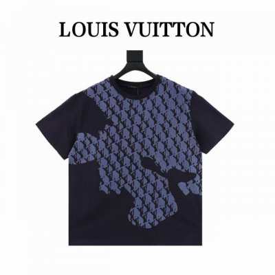 Louis Vuitton 路易威登 老花地图涂鸦蓝色短袖T恤 渠道限定新款，男女同款时髦吸睛老花Tee。全新演绎经典老花Logo元素，带来更强的视觉感观享受！