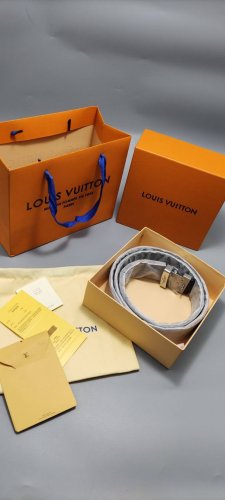 上上新 Lv男士头层牛皮针扣腰带 原装包装盒 精选头层牛皮！男款 银色扣、尺寸：110，115，120，125.