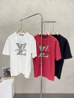 louis Vuitton路易威登独家专供新款男士休闲短袖 高端定制 高端版本 时尚百搭爆款进口面料 手感超柔软细腻 穿着亲肤舒适 高端精品 代工厂P精细做工