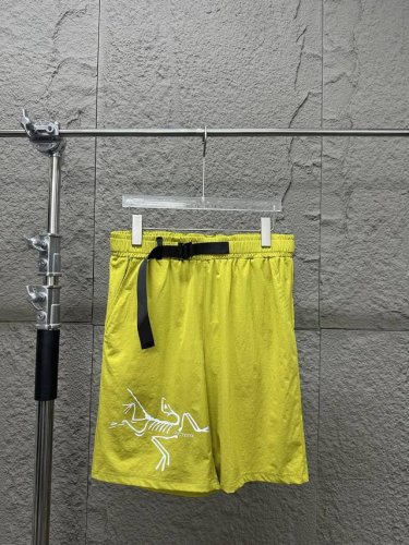 arc'teryx 始祖鸟2025Ss夏季新品户外运动短裤 采用进口反光印花大Logo印花设计图案 配上松紧腰带 可灵活调节腰围 增强舒适性 全套定制辅料 时尚