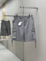 短裤- Dio*迪奥 25Ss满印提花牛仔短裤 面料字母采用拔印工艺，是将原本纱线的颜色拔成白灰色，非市面上所谓的印花或者提花面料，面料质感有厚感便硬挺，非市面