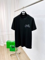 Lv 2025早春手绘新款男女同款短袖T恤，！定制专属纯棉面料，定制原版工艺螺纹，胸前重工字母Logo工艺设计！简约大方，从容百搭，档次极高，完美融入时尚还有风