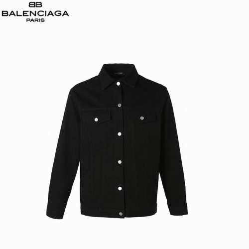 balenciaga 巴黎世家 24Ss 做旧后背烫钻牛仔外套 水钻的设计使得整件外套高级感满满 男女皆可穿 时髦精们必备哦 各大商场专柜 广州太古汇都在热卖