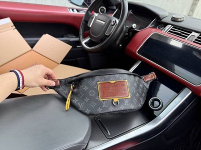 芯片版高端货 新款 Louis Vuitton Lv腰包 路易威登单肩斜挎包 M45220 Louis Vuitton 路易威登 Discovery 拉链开合