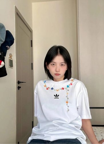 阿迪达斯Adidas 吊环三叶草短袖白色情侣款短袖宽松版型T恤衫学院风短袖 ~240克双纱紧密纯棉面料 不起球不变形 透气舒适抗菌 ~版型比较立体男女都能穿 最