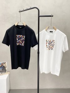 Fendi芬迪独家专供新款原单男士休闲春夏短袖 高端定制 高端版本 时尚百搭爆款进口面料 手感超柔软细腻 穿着亲肤舒适 高端精品 代工厂p精细做工 上身非常赞