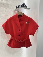 dio*2025新品上架 腰带胸针廓形外套 定制Yb进口人棉材质 质感细腻 垂感有型 外套利用剪裁和细节提升精致度 茧形落肩肩袖设计大气优雅 搭配前襟纽扣和印刻