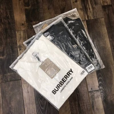 25夏款 发 Burberry新款领口格纹拼接刺绣polo衫“谦逊” 客供210G 100%全棉珠地 全套订织订染螺纹 订制Logo纽扣 领口格纹拼接 胸前小标