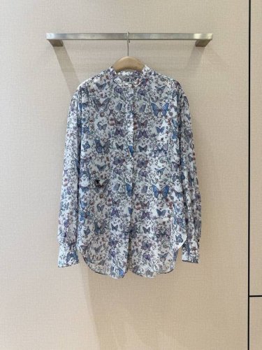 D家25Cruise新品 时尚单品 纯棉材质小立领衬衣、蝴蝶花卉印花优雅大气、字母小蜜蜂刺绣点缀前胸贝母纽扣开合设计、蝙蝠袖袖，袖口钮扣收袖、气质干练简约时尚、