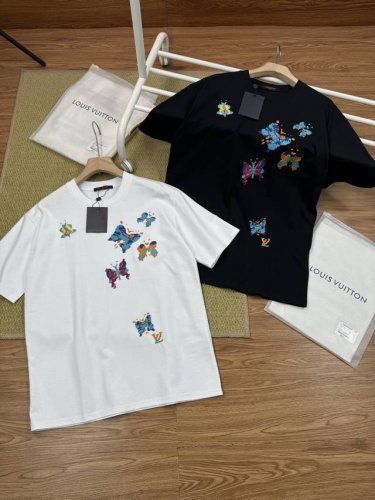 路易威登男女同款2025春夏最新蝴蝶重工刺绣短袖宽松休闲时尚百搭T恤 - 渴望在人群中脱颖而出 展现独特个性 路易威登25Ss蝴蝶重工刺绣短袖T恤就是你的时尚秘