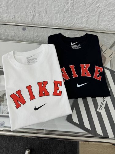 nike 耐克 Nk 25Ss胸前字母钩子印花情侣短袖T恤 小红书热门爆款，明星网红同款穿搭，男女日常通勤穿搭必备单品！ 高品质260克高克重双纱面料，亲肤透气