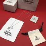Vivienne Westwood西太后项链顶级最高版本』 重磅来袭通过关系搞到一批海关扣押的西太后项链 全球最火的款式之一 可以承载岁月的经典之作 永不过时