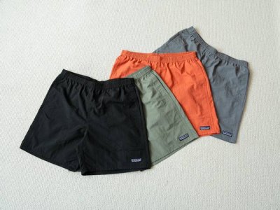 简约品质短裤 Patagonia Baggies Shorts 巴塔哥尼亚速干沙滩裤五分短裤 颜色: 黑色 绿色 橘色 灰色 尺码: S M L Xl 尺码表
