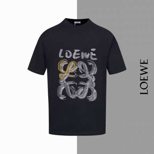 款号#Z40 罗意威大标线条刺绣圆领短袖 Loewe 官网一致款式 面料：32支双纱280克纯棉面料 同缸同色织染螺纹 颜色一致 工艺：进口机器饱满万针字母刺绣