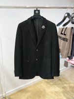 蒙口 2025新品时尚男士西服贸易公司渠道货，人气极高的一款单品。通体的造型颇具设计感，在视觉方面足矣吸引眼球完美诠释了品牌的特质及灵魂所在。客供进口顶级面料质