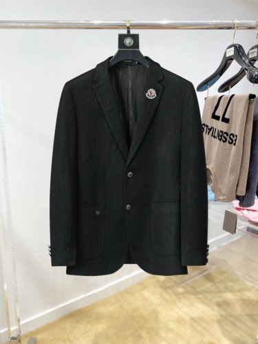 蒙口 2025新品时尚男士西服贸易公司渠道货，人气极高的一款单品。通体的造型颇具设计感，在视觉方面足矣吸引眼球完美诠释了品牌的特质及灵魂所在。客供进口顶级面料质