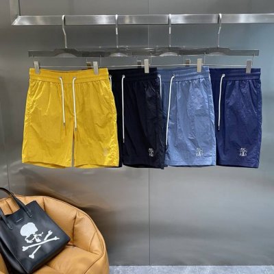 布鲁家 布鲁提夏日多彩短裤 时尚活力必备 色彩鲜明 各具特色 松紧腰搭配抽绳设计 舒适又方便调节 裤身精致的小标识 低调彰显品质与格调 面料轻盈透气 M-3Xl