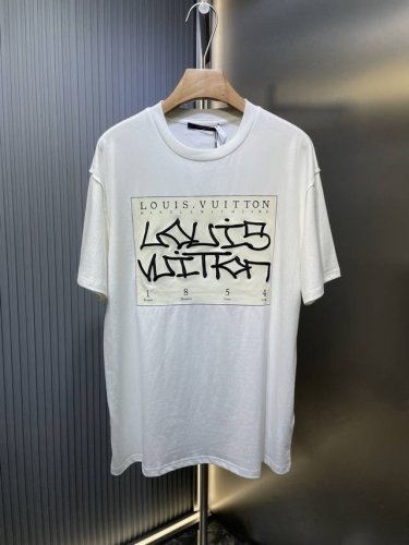 Louis Vuitton22Ss经典圆领T袖 正品5499购入 32支精疏棉双纱面料 1*1索拉纳罗纹 进口刺绣 胶桨印花 定制1：1商标 合身版型 尺码：S