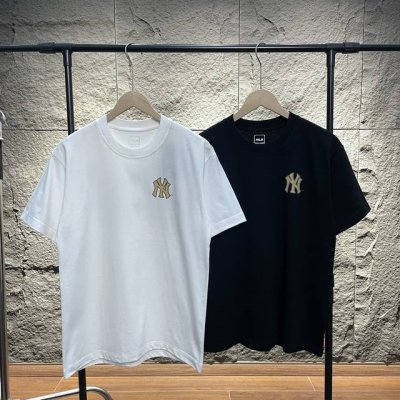 mlb 洋基队 蛇年限定卡通图案 圆领短袖T恤 男女同款 -面料采用260G纯棉面料，达到透而不露的黄金平衡点，完美规避透视尴尬，成衣尺寸稳定，多次机洗仍能保持