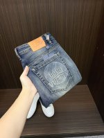 Lv 2025新款新品 专柜有售 实体店极品牛仔裤专柜原版1:1好货 适合各个年龄段 市场最高版本的欧洲进口面料 舒适柔软亲肤 上身效果超级棒时尚百搭 笔挺有型