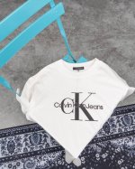 款M206 Ck短袖 Calvin Kleinck 男女情侣休闲圆领短袖T恤，印花+刺绣一体的工艺，成本增加耗时耗力。 莱卡面料质感非常细腻 手感柔软平滑 弹性