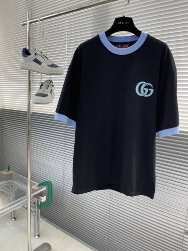 Gucc 25Ss早春新款G字母刺绣圆领短袖T恤丨上身超酷，回头率百分百，采用定制面料微宽松款轻松驾驭！潮人必囤的好看单品，轻松穿出街头感，时髦百搭必入单品系列