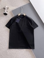 Sg Lv 高定面料 玉蚕丝般的丝滑 2025春夏新品上市时尚经典圆领短袖时尚单品设计 更加时尚舒适 高标准定制 上身非常有型 全新刺绣工艺 客供辅料 客供进口