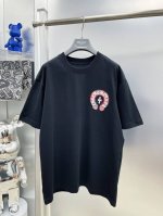 ch 克罗心 2025夏季新款限定贴布刺绣梵文字母Logo最新品短袖 Dd 专柜同步有售，原单狠货，时尚进口原版科技面料，上身舒适透气，原版定制五金辅料，上身帅