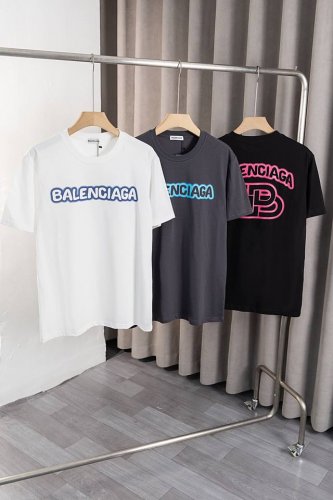 x023 Balenciaga 2025年夏季新款T恤，采用高品质260克双纱纯棉植绒面料 ，前后幅彩色大Logo印花工艺，高档大方 时尚无比 男女同款颜色：黑