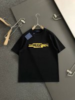 L牌*微宽版型S-Xl 25早春最新经典字母立体胶印重磅短袖，高端品质专柜原单圆领援助，顶级制作工艺进口面料，专柜款独特设计，采用进口高端订制进口丝线手感一流！