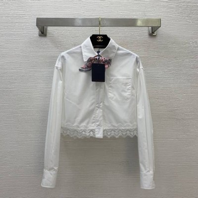 款号D25042235 Louis*驴家Lv新款 定制原版字母Logo纽扣时尚个性蕾丝边拼接短款P棉衬衣配送老花丝巾！白色、 M码：肩宽48，前胸围104 11