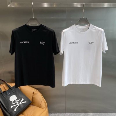 鸟家 始祖鸟T恤 夏日户外休闲必备 简洁大方 左胸处 Arc'teryx 字样搭配标志性简约中透着品牌的独特韵味 低调又不失个性 M-3Xl 隔天