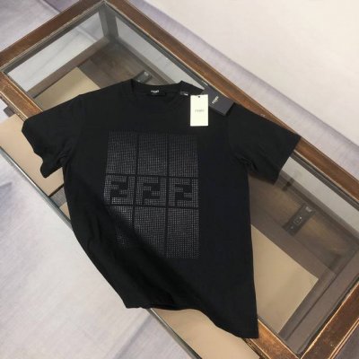 Cfen*Di 芬迪 2025最新款短袖T恤，绝对的顶级爆款，原版一比一面料，胸前Logo更显得不凡跟高档，大气，简约，基础，耐看，但又独具风格，结合了一款优质