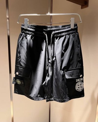 dior 迪奥 联名Stoneisland 石头岛 2025春夏新款男女同款短袖T恤，主创时尚注入了全新时尚能量。通过探索各种题材和性感魅力，极具辨识度，引领全