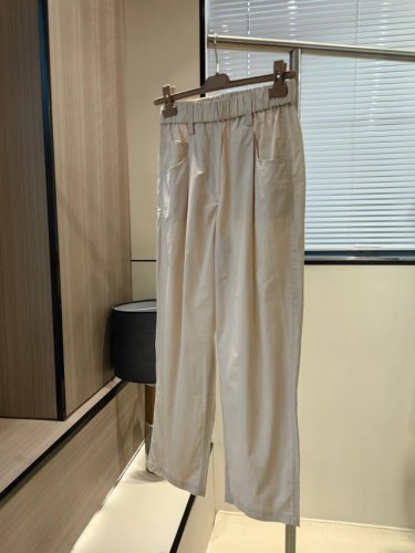 码数：S-M-L B*C春夏女士锥形通勤简约休闲裤长裤 棉质府绸面料清新和轻盈之至的质感，与这款工装风免裆裤的现代风格相得益彰，