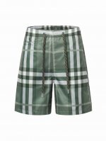 Burberry 巴宝莉经典春夏新款格纹弹力抽绳短裤 内里网布里衬，定位对格剪裁，休闲宽松版型，干爽透气又比真丝更加实用耐穿，百分百对格，花费2米多的面料就为区