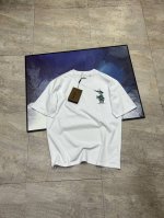 Burberry博柏利印花经典百搭舒适宽松休闲纯色 圆领套头短袖T恤 情侣款 厌倦了千篇一律的穿搭？Burberry这款印花短袖T恤带你打破沉闷！经典的品牌印花