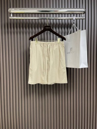 Loro piana 2025Ss早春新款休闲短裤！定制棉麻面料透气舒适度高，细节无可挑剔，品牌元素设计理念，体现高品质。手感细腻柔软！呈现休闲裁剪，上身版型超