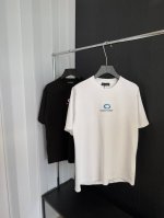 Balenciaga 2025Ss春夏新款短袖 全棉平纹面料打造 再洗水定型 磨破工艺 前胸刺绣工艺 高品质 手感柔软 定制面料 做工精细 男女同款 黑色 白色
