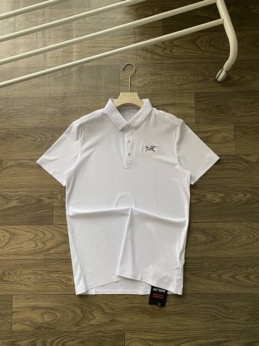arc'teryx 始祖鸟冰丝速干无痕翻领短袖Polo衫 刺绣款 面料采用210克冰离子氨纶+棉面料，面料吸湿排汗效果俱佳，凉爽舒适！ 胸前万针刺绣！ 设计一片