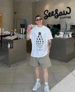 balenciag*巴黎世*25S新款T恤.男女同款推荐！高克重300G纯棉面料，柔软舒适.透气吸汗.上身舒适.轻松驾驭......胸前采用5D热胶浮雕印烫，色