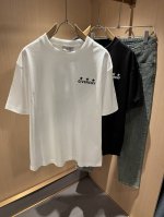 giv*Chy 纪*希2025春夏新款男女同款短袖T恤，主创时尚注入了全新时尚能量。通过探索各种题材和性感魅力，极具辨识度，引领全新街头时尚潮流。该款是G家独家