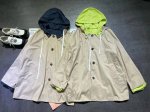 pp 新款Miumi**女士卡其色拼黄色和蓝色连帽风衣外套 出货，两种穿法，两穿，两面单独做了再和，光车位上就耗了近一个月才出货，珍惜现货，拿货必补单款，两色S