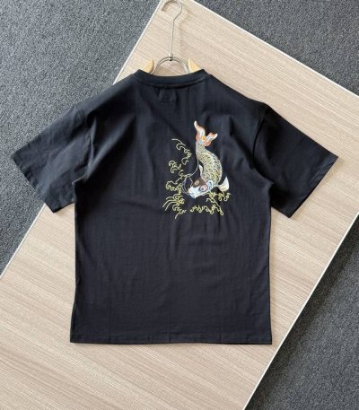 顶级版本 Evisu 福神小锦鲤印花T恤！ 25Ss夏季新品。进口机器印花，色彩鲜明，颜色正，不脱落，不开胶，采用进口颜料，无甲醛，无异味，领口订制织带包边包条