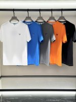 prada 普拉达，2025夏季最新款，专柜同步有售，原单狠货，时尚休闲圆领短袖T恤，上身很有特点！吸睛而有亮点，进口原版面料，顶级刺绣工艺字母图案装饰Logo