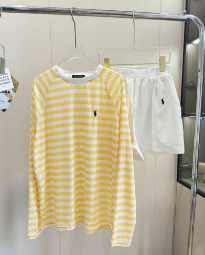 价格P： 品名： * 明媚黄条纹防晒长袖短裤套装 尺码：M.L 颜色：黄条纹 治愈系少女感，灿烂明媚穿搭，阳光治愈系少女感，这套简直就是活力搭配指南。柠檬黄的配