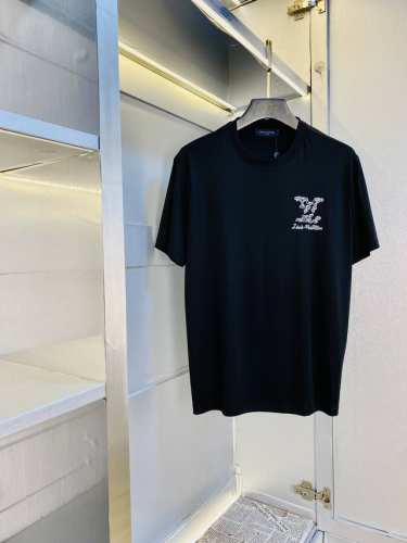 官网同款可穿205斤 路易威登Lv 原单品质 2025最新款短袖 精选专柜订制顶级双丝光棉进口面料 所有细节做工完美1比1复刻 还原正品百分百 原版五金 高端订