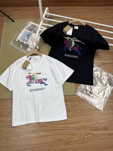 Burberry 巴宝莉彩色骑士战马刺绣Logo新款短袖T恤 25Ss春夏新品，B家战马标识性刺绣，采用百灵达万针刺绣，饱满有型，最新配色！ 采用32支260克